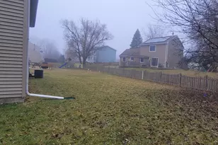 996 Hawthorne Dr, Crystal Lake, IL 60014 - Photo 16