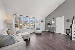 1305 Fox Meadow Ct, Saint Charles, IL 60174 - Photo 4