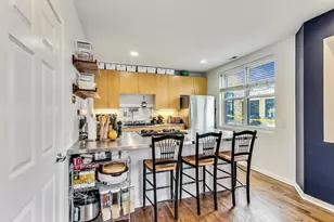 2251 W St Paul Ave, Chicago, IL 60647 - Photo 8