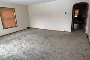 471 S Center Ave, Bradley, IL 60915 - Photo 4