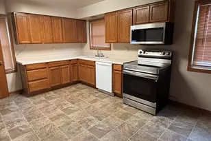 471 S Center Ave, Bradley, IL 60915 - Photo 2