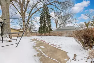 212 Berry St, Park Forest, IL 60466 - Photo 10