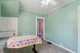 201 N Hinkley Ave, Rockford, IL 61101 - Photo 18