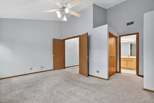 1176 Talbots Ln, Elk Grove Village, IL 60007 - Photo 14