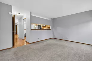 1176 Talbots Ln, Elk Grove Village, IL 60007 - Photo 10