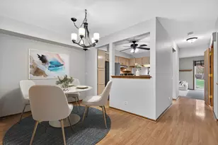 1176 Talbots Ln, Elk Grove Village, IL 60007 - Photo 4