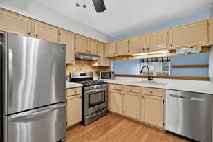 1176 Talbots Ln, Elk Grove Village, IL 60007 - Photo 6