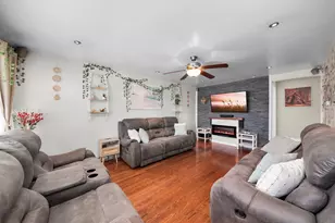 7820 Nagle Ave, Burbank, IL 60459 - Photo 2