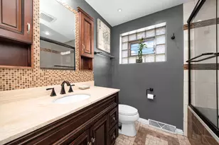 7820 Nagle Ave, Burbank, IL 60459 - Photo 8