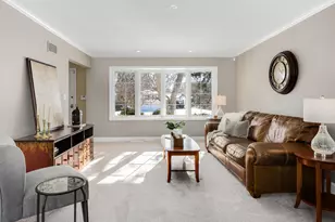 23W070 Mulberry Ln, Glen Ellyn, IL 60137 - Photo 4