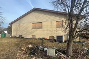 5727 W 82nd St, Burbank, IL 60459 - Photo 4