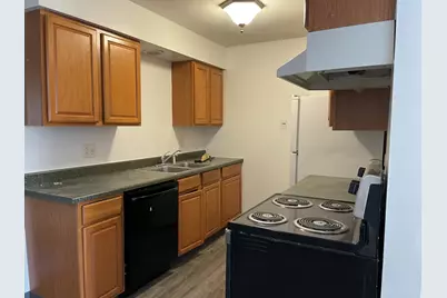 1023 Kuhn Road #4, Carol Stream, IL 60188 - Photo 4