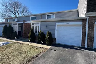 468 Harmony Dr, Wheeling, IL 60090 - Photo 2