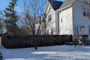 920 Augusta Ave, Elgin, IL 60120 - Photo 4