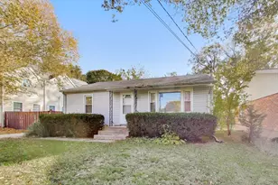 221 Heine Ave, Elgin, IL 60123 - Photo 2