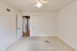 221 Heine Ave, Elgin, IL 60123 - Photo 18