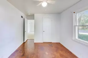 221 Heine Ave, Elgin, IL 60123 - Photo 16