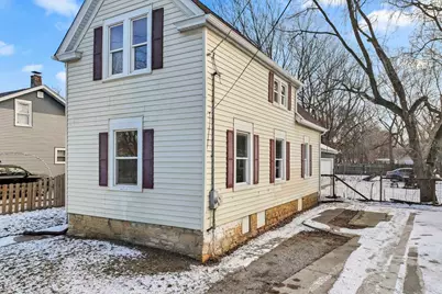 418 W Illinois Avenue, Aurora, IL 60506 - Photo 2