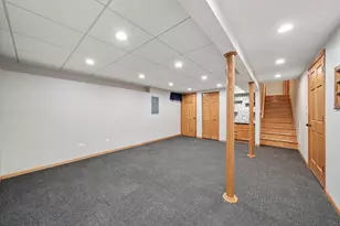 540 N Beck Rd, Lindenhurst, IL 60046 - Photo 34