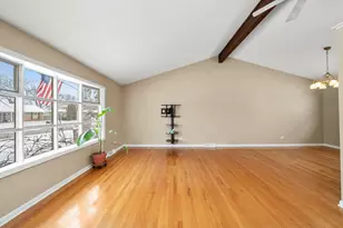 540 N Beck Rd, Lindenhurst, IL 60046 - Photo 6