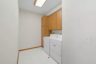 901 Heathrow Ln, Naperville, IL 60540 - Photo 18