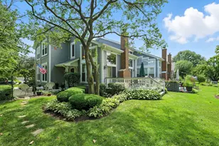 901 Heathrow Ln, Naperville, IL 60540 - Photo 2