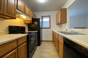 1372 Cunat Ct, Lake in the Hills, IL 60156 - Photo 4