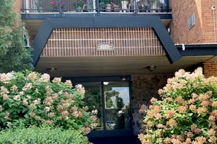 1217 S Old Wilke Rd, Arlington Heights, IL 60005 - Photo 2