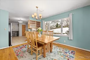 38W443 Sunset Dr, Saint Charles, IL 60175 - Photo 8