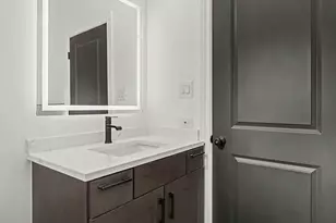 8207 S Clyde Ave, Chicago, IL 60617 - Photo 22