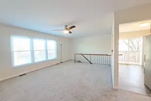 1060 Newport Harbor, Schaumburg, IL 60193 - Photo 2