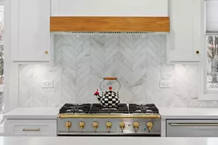 8 Concord Dr, Oak Brook, IL 60523 - Photo 8