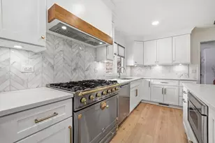 8 Concord Dr, Oak Brook, IL 60523 - Photo 6