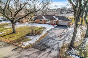 21W051 Woodview Dr, Itasca, IL 60143 - Photo 1