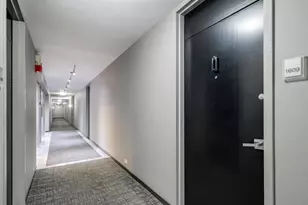 1560 N Sandburg Terrace, Chicago, IL 60610 - Photo 2