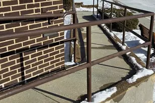 450 Raintree Ct, Glen Ellyn, IL 60137 - Photo 2