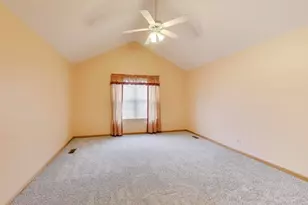 143 Canterbury Ct, Bloomingdale, IL 60108 - Photo 10