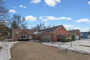 1722 Lakeside Dr, Champaign, IL 61821 - Photo 2