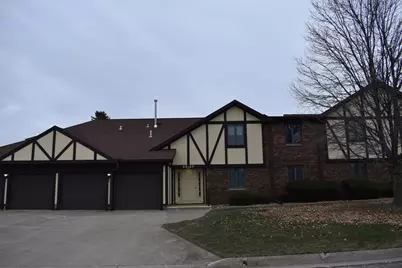 44 Crystal Court #B-2, Pontiac, IL 61764 - Photo 1