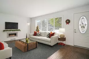 422 Damen St, Marengo, IL 60152 - Photo 2