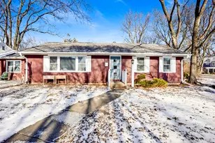 2011 Cleveland St, Evanston, IL 60202 - Photo 2