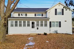 102 E Winfield St, Morrison, IL 61270 - Photo 2