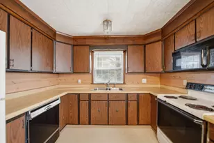 102 E Winfield St, Morrison, IL 61270 - Photo 12