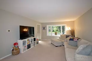 9 S Northampton Dr, Geneva, IL 60134 - Photo 2