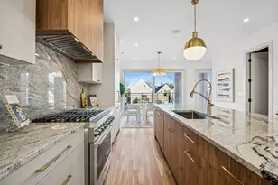 2246 W Lyndale St, Chicago, IL 60647 - Photo 10