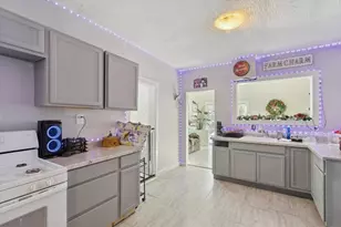 418 Adams St, Rockford, IL 61107 - Photo 8