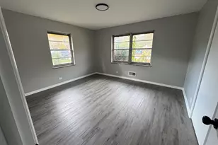 5651 W 97th St, Oak Lawn, IL 60453 - Photo 8