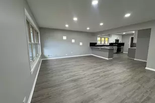 5651 W 97th St, Oak Lawn, IL 60453 - Photo 2