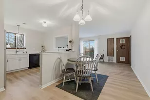 2238 Abbeywood Dr, Lisle, IL 60532 - Photo 2