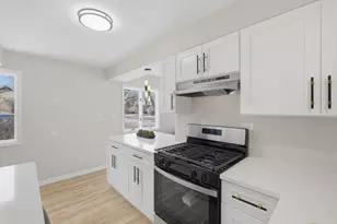 2404 Sigwalt St, Rolling Meadows, IL 60008 - Photo 10